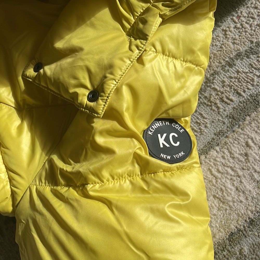 Kenneth Cole Puffer Jacket. - Picture 4 of 7